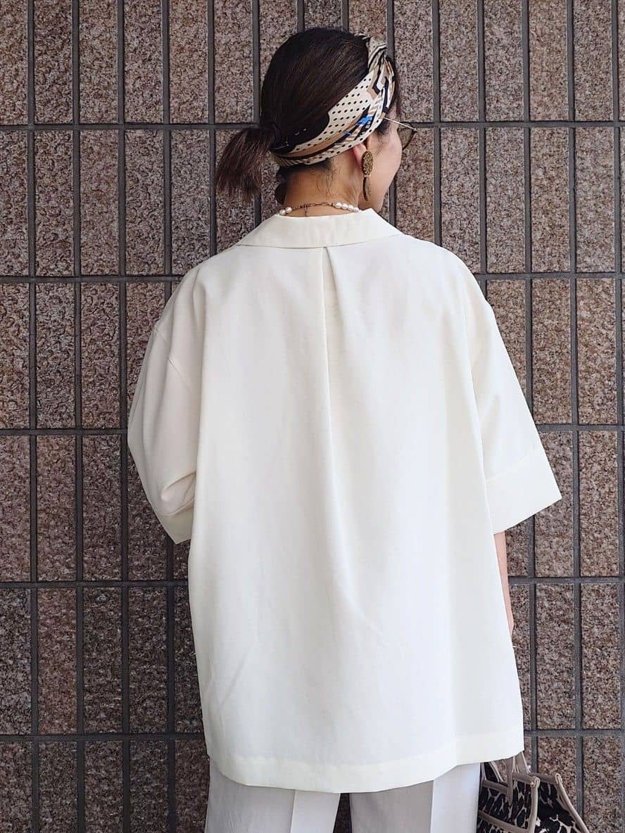 MUTSUKOさんの「UNTITLED｜【UVカット/接触冷感/吸水速乾/ゆったり】V開きネックシャツ」を使ったコーディネート