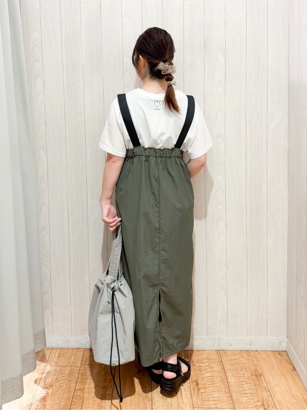愛さんの「SHOO･LA･RUE｜【miffy】グラフィックTシャツ」を使ったコーディネート