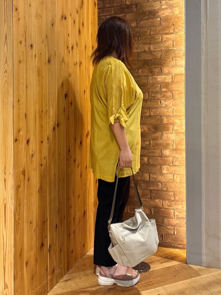 ゆかぴさんの「SHOO･LA･RUE｜【S-LL】お袖デザインが華やか はしごレースチュニック」を使ったコーディネート