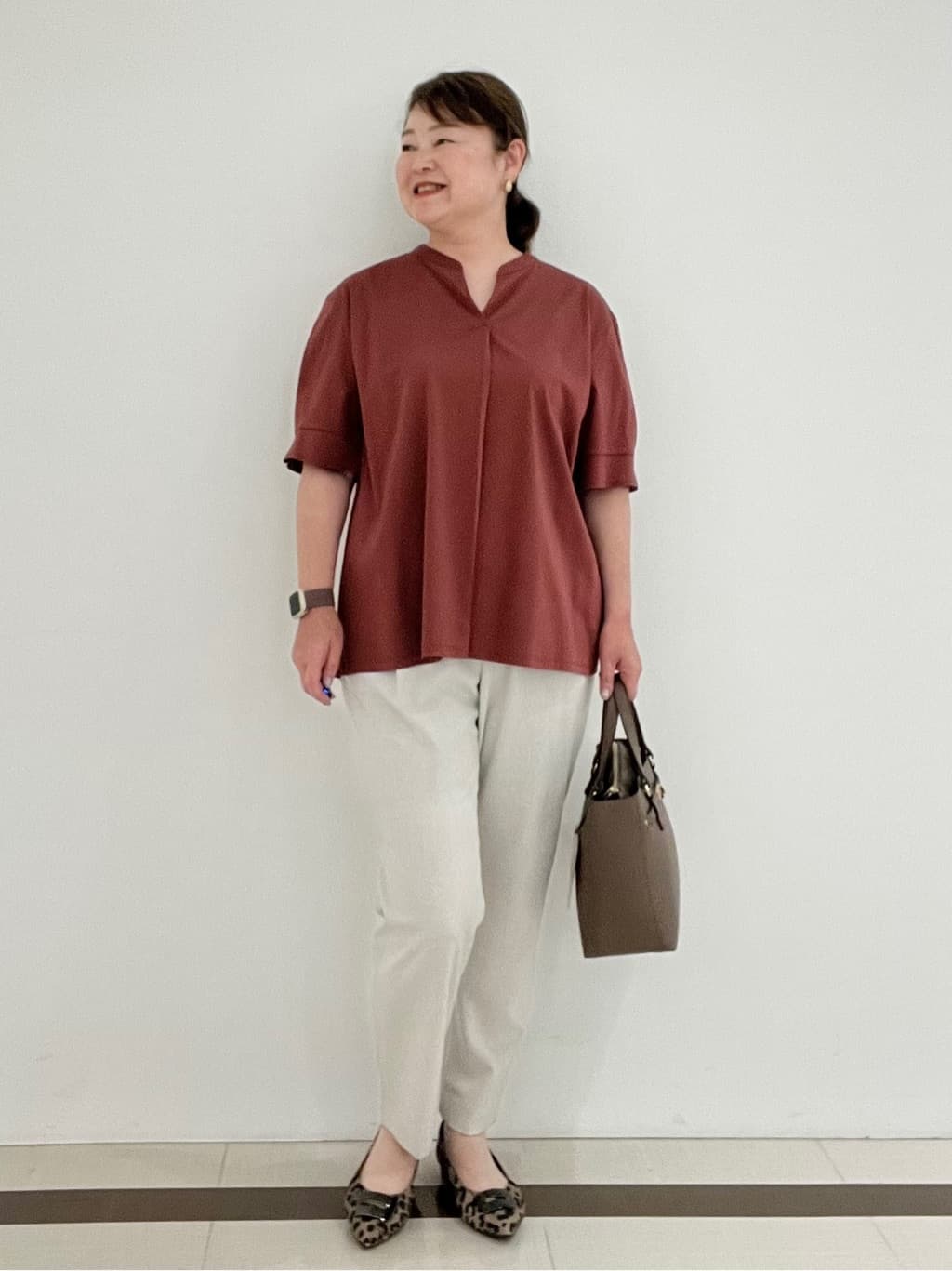 Hiroさんの「Reflect｜【すっきり見え！長め丈／マシンウォッシュ可】スキッパーネックジャージトップス」を使ったコーディネート