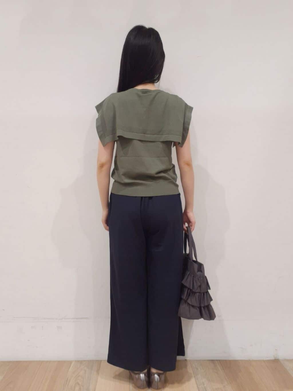 にこさんの「grove｜【接触冷感】見た目はきちんと、着心地はらくちん クロップドベイカーパンツ」を使ったコーディネート