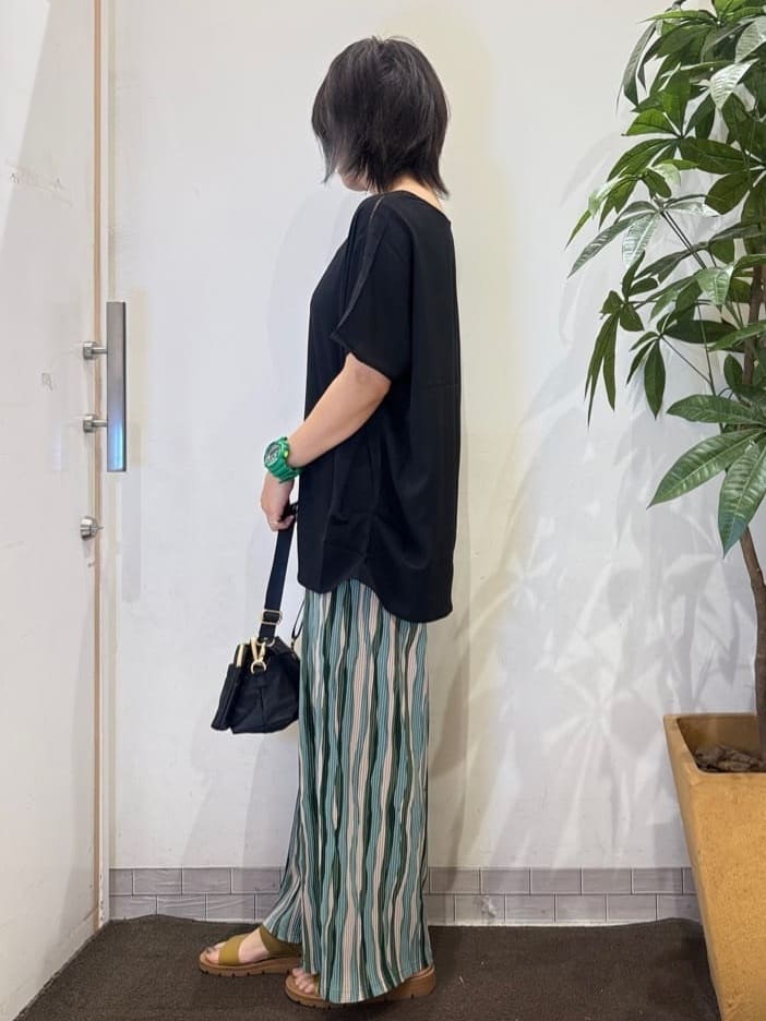 misakiさんの「SHOO･LA･RUE｜【S-LL/ひんやり/洗濯後しわになりにくい】インせず決まる はしごレースドルマンブラウス」を使ったコーディネート