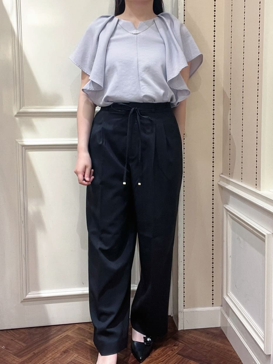 Hitomiさんの「index｜《7色展開／S-LLサイズ》フリルタックスリーブキーネックブラウス【吸水速乾／洗濯機可／イージーアイ」を使ったコーディネート