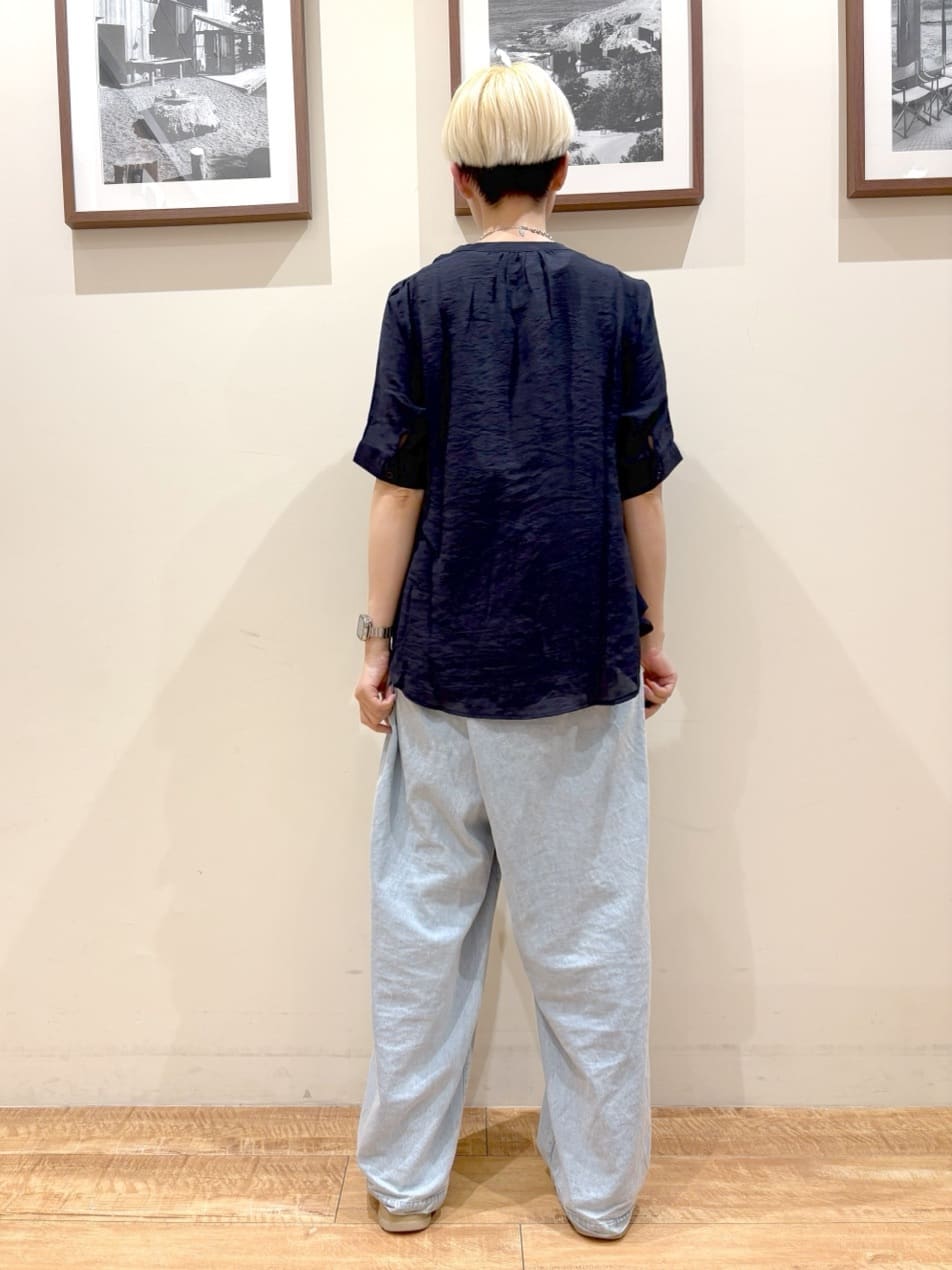 Ayumiさんの「SHOO･LA･RUE｜◆【S-LL/2点セット】着るだけでコーデが決まる 麻調5分袖ブラウス＋タンクトップ」を使ったコーディネート