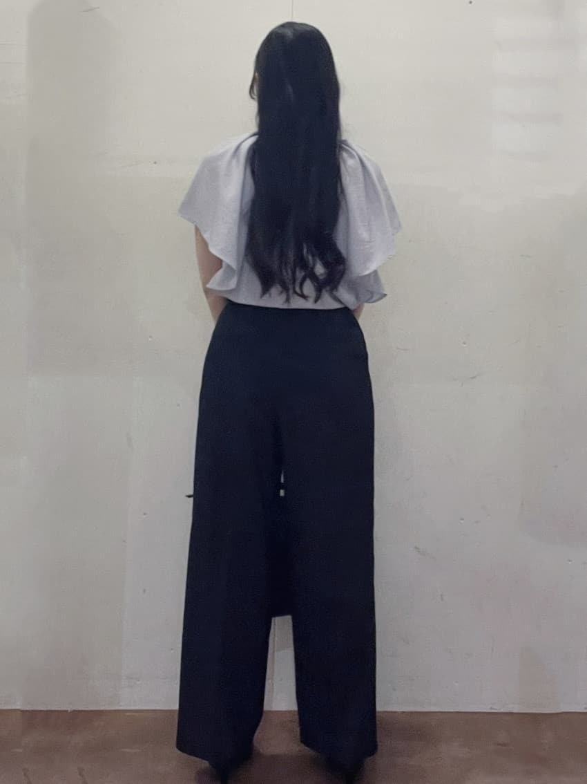 Hitomiさんの「index｜《7色展開／S-LLサイズ》フリルタックスリーブキーネックブラウス【吸水速乾／洗濯機可／イージーアイ」を使ったコーディネート