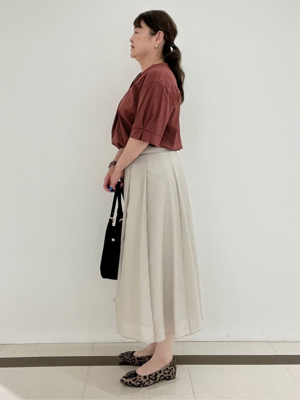 Hiroさんの「Reflect｜【すっきり見え！長め丈／マシンウォッシュ可】スキッパーネックジャージトップス」を使ったコーディネート