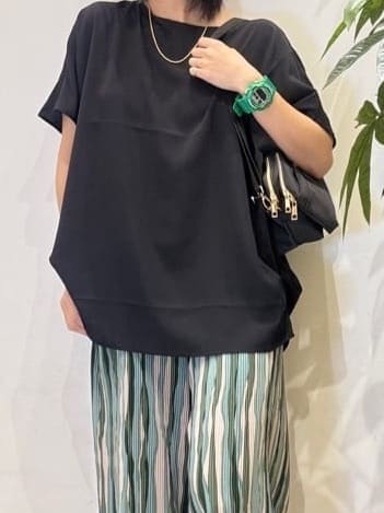 misakiさんの「SHOO･LA･RUE｜【S-LL/ひんやり/洗濯後しわになりにくい】インせず決まる はしごレースドルマンブラウス」を使ったコーディネート