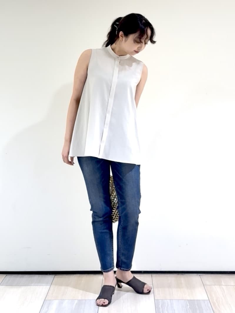 YUKAさんの「UNTITLED｜【接触冷感/吸水速乾】フレアバックシャンブラウス」を使ったコーディネート