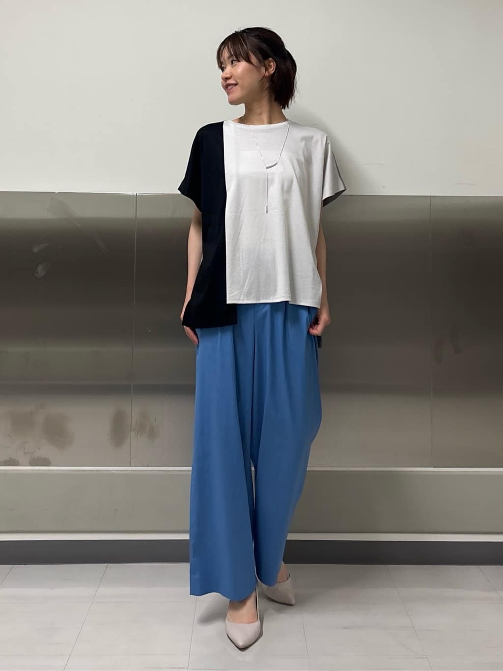 kanaeさんの「INDIVI｜【洗える／汗ジミ防止】バイカラー＆アシメヘム Tシャツ」を使ったコーディネート