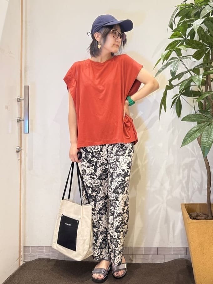 misakiさんの「SHOO･LA･RUE｜【S-LL/ひんやり/UV】二の腕をきれいにカバー ショルダータックトップス」を使ったコーディネート