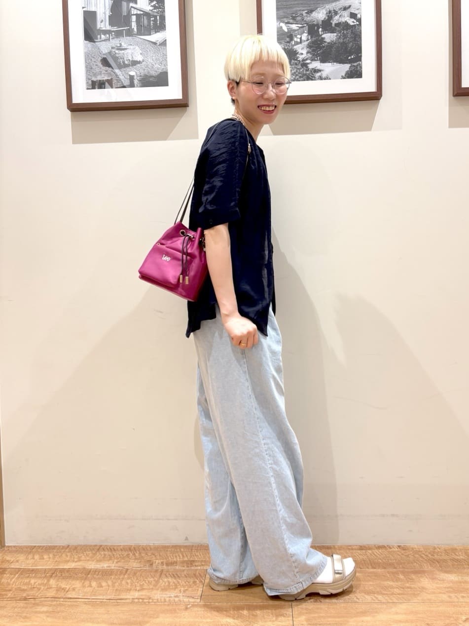 Ayumiさんの「SHOO･LA･RUE｜◆【S-LL/2点セット】着るだけでコーデが決まる 麻調5分袖ブラウス＋タンクトップ」を使ったコーディネート