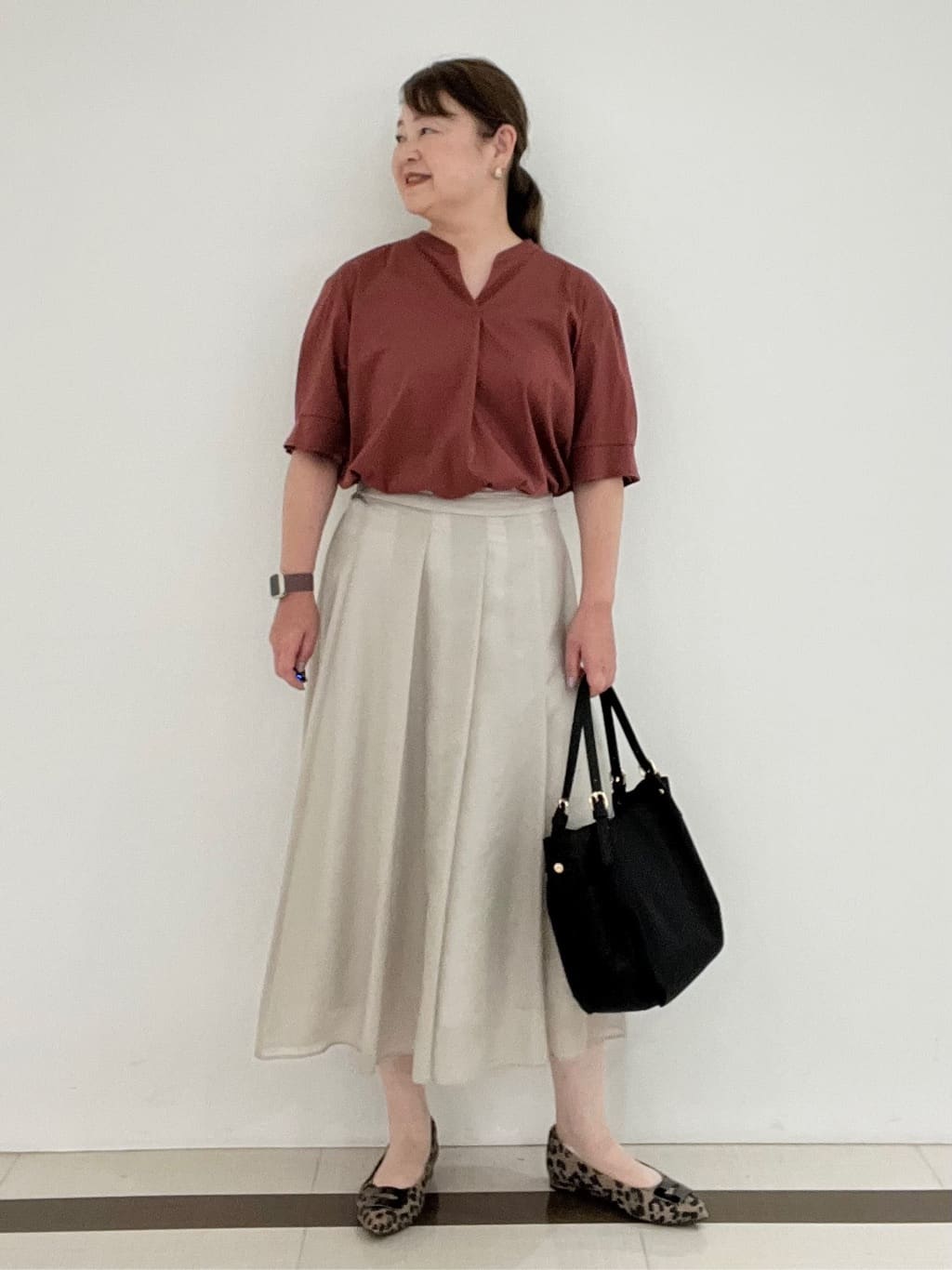 Hiroさんの「Reflect｜【すっきり見え！長め丈／マシンウォッシュ可】スキッパーネックジャージトップス」を使ったコーディネート