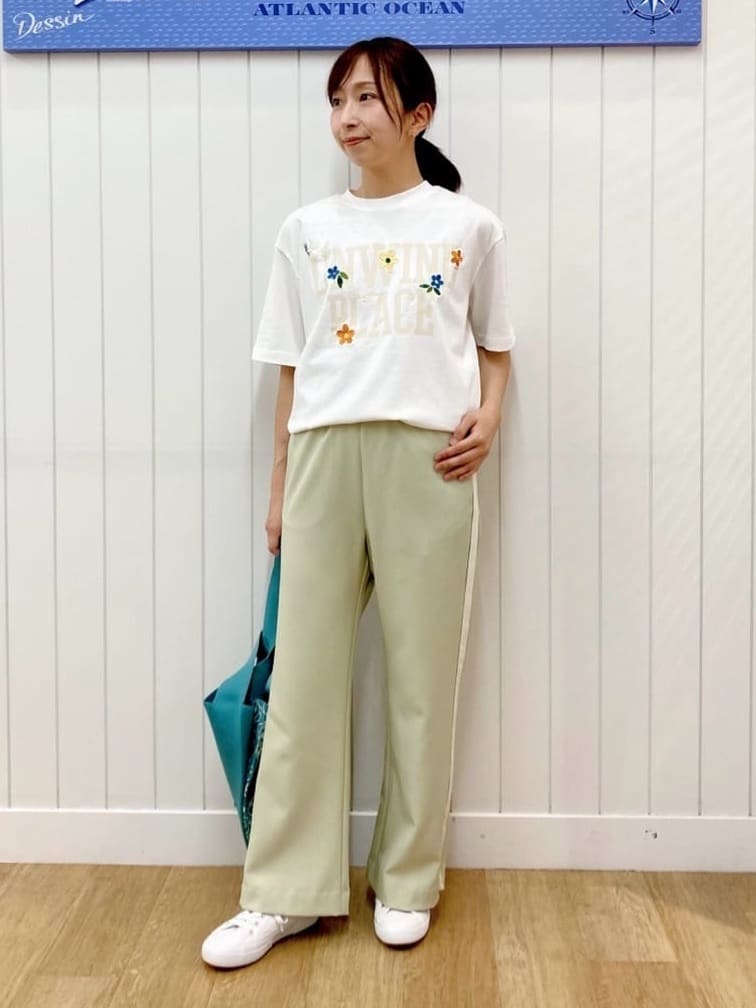 yoshiさんの「Dessin｜ロゴ刺繍Tシャツ」を使ったコーディネート