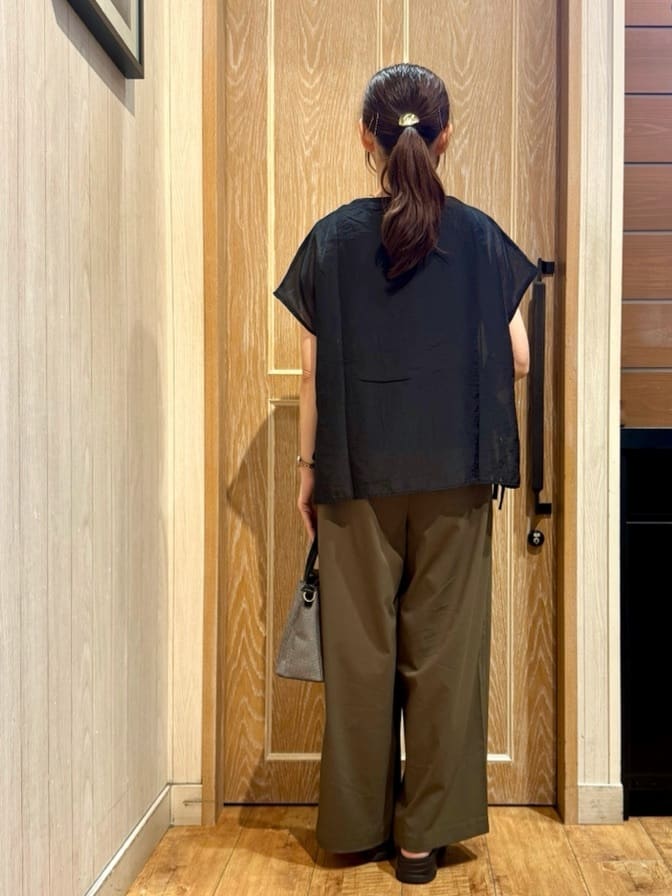 KAORIさんの「SHOO･LA･RUE｜【洗える/S-LL】上品なシアー感 レイヤード風トップス」を使ったコーディネート