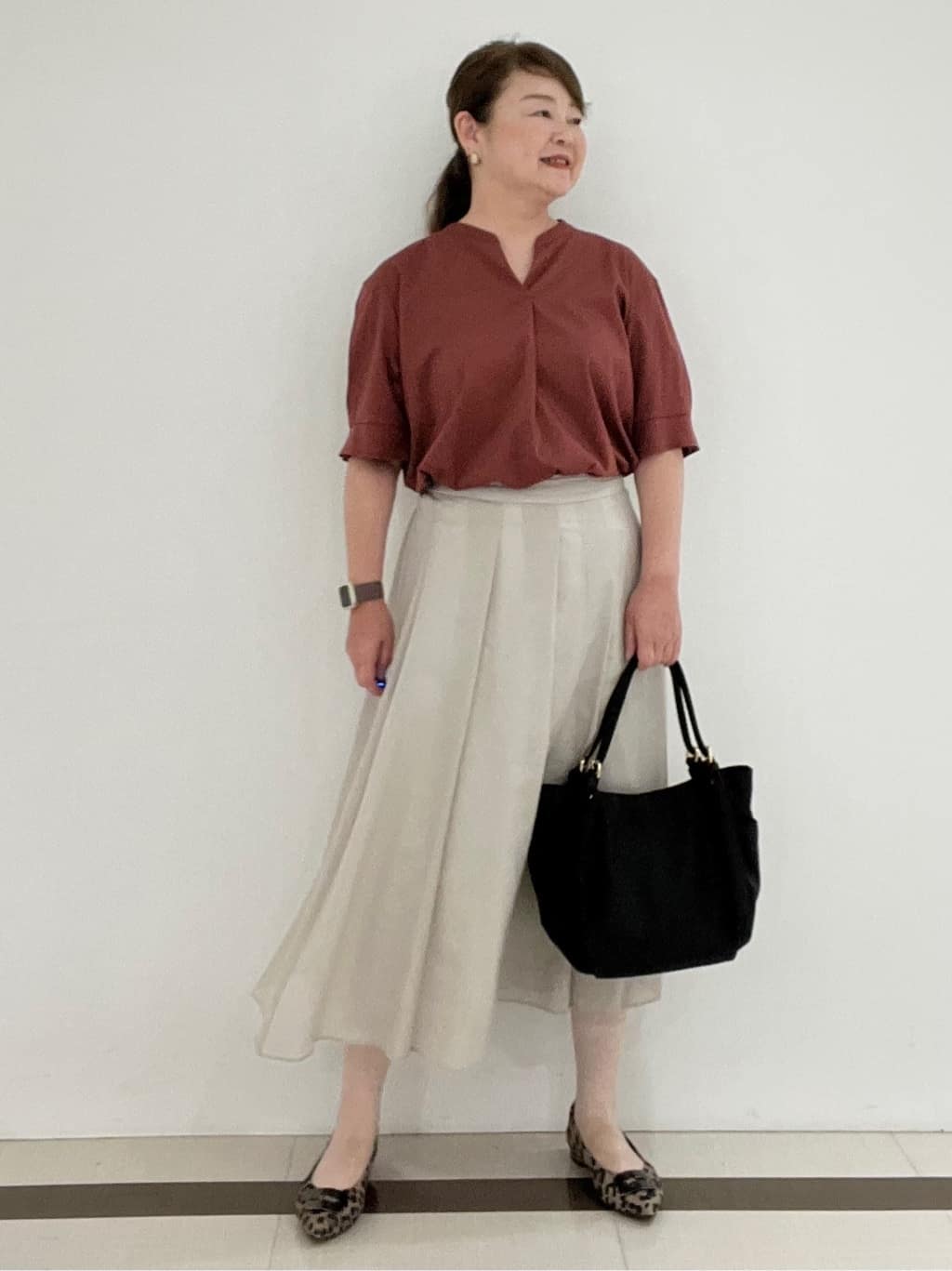 Hiroさんの「Reflect｜【すっきり見え！長め丈／マシンウォッシュ可】スキッパーネックジャージトップス」を使ったコーディネート