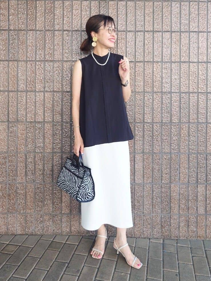 MUTSUKOさんの「UNTITLED｜【接触冷感/吸水速乾】フレアバックシャンブラウス」を使ったコーディネート