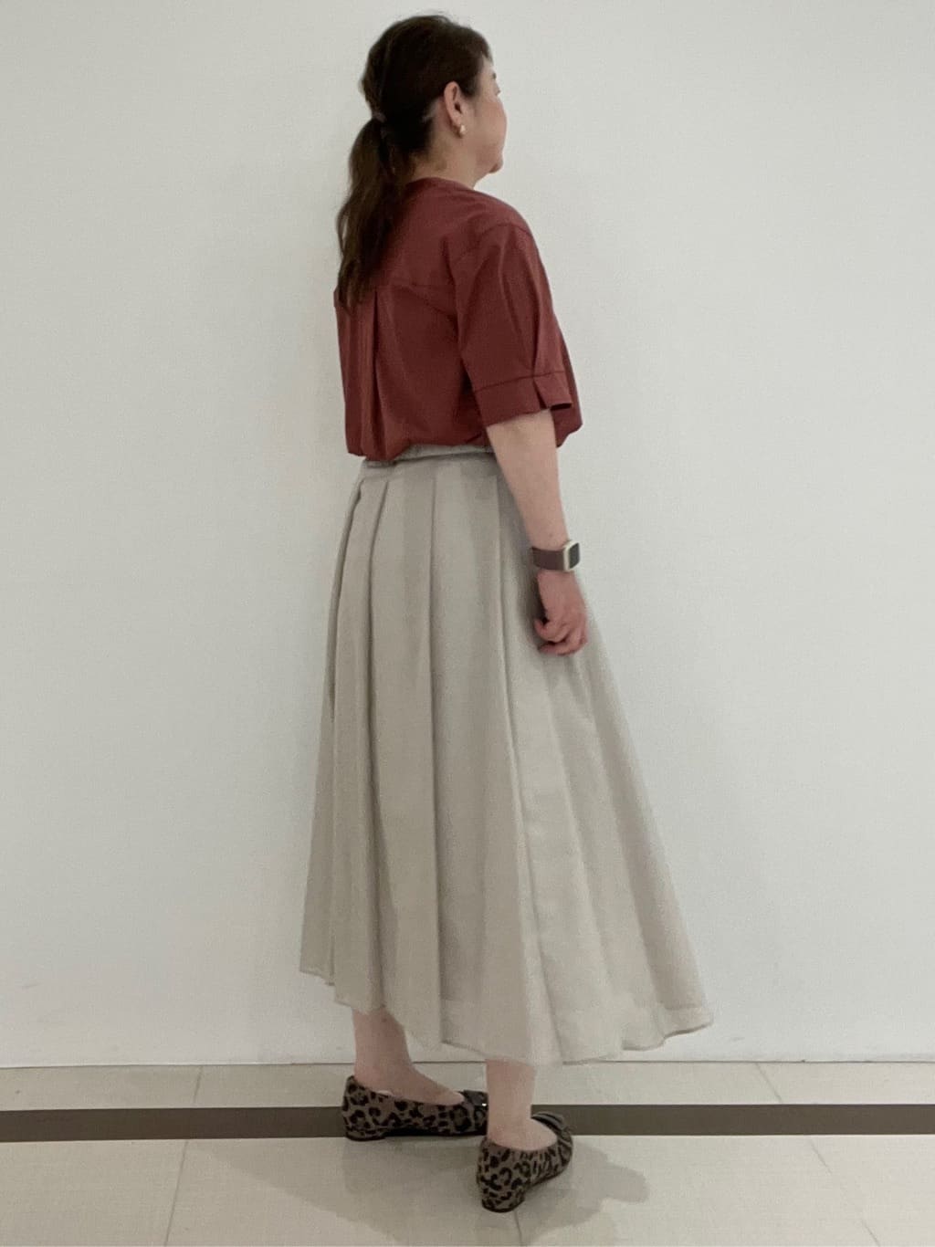 Hiroさんの「Reflect｜【すっきり見え！長め丈／マシンウォッシュ可】スキッパーネックジャージトップス」を使ったコーディネート