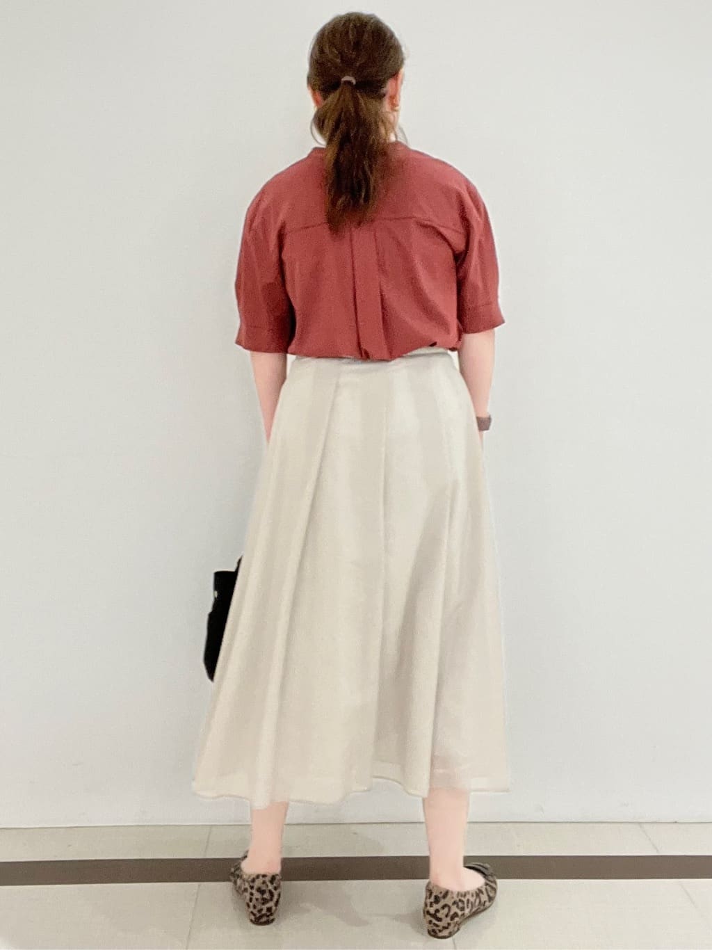 Hiroさんの「Reflect｜【すっきり見え！長め丈／マシンウォッシュ可】スキッパーネックジャージトップス」を使ったコーディネート