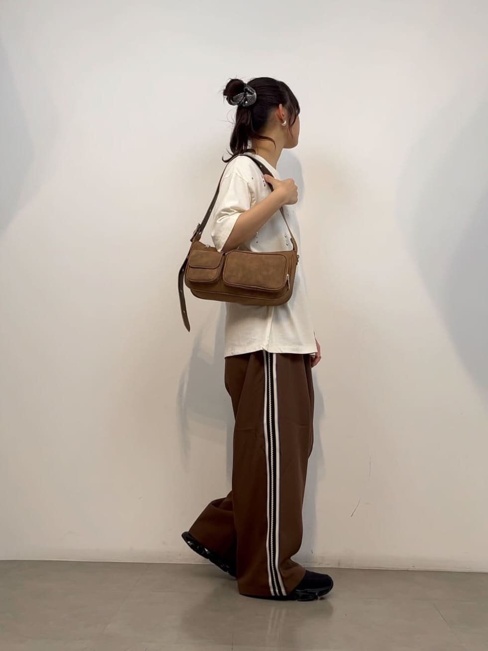 リンナさんの「TAKEO KIKUCHI｜ヴィンテージライクスタッズTシャツ」を使ったコーディネート