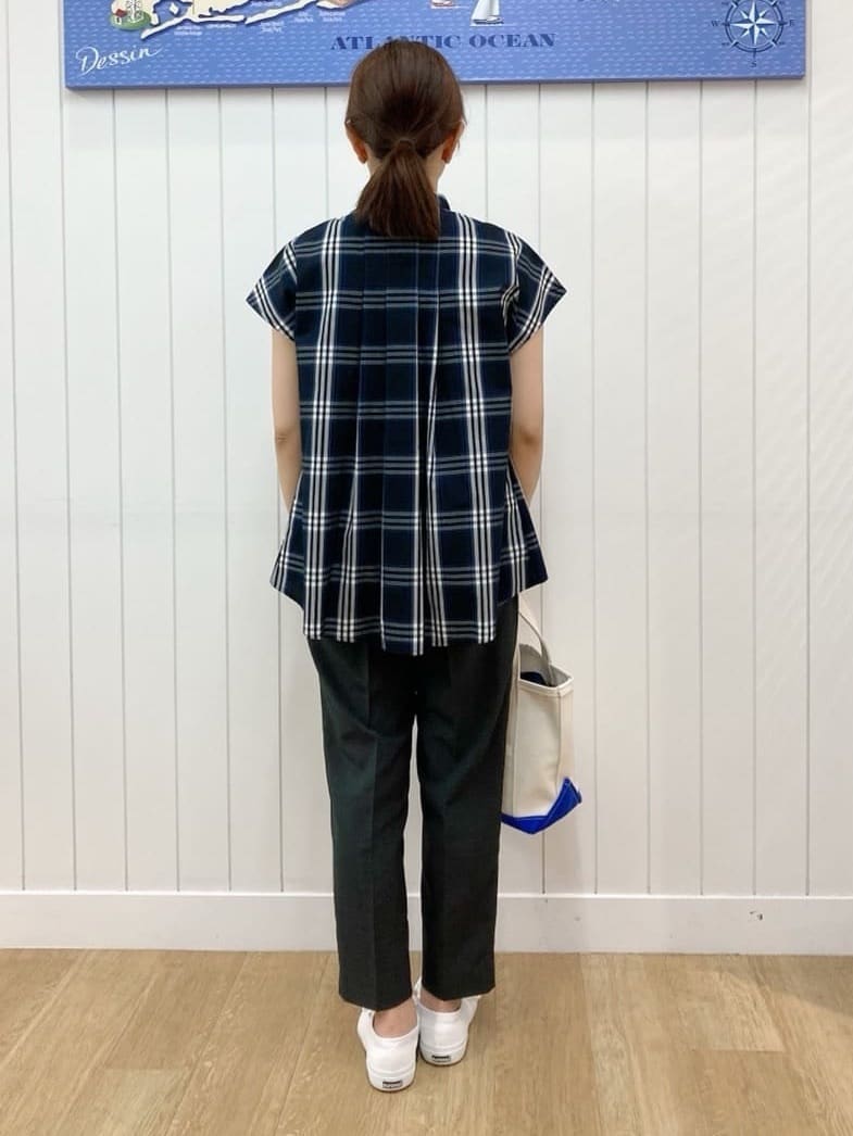yoshiさんの「Dessin｜【ウエストゴム・洗える】センターライン入りテーパードパンツ（XS～L）」を使ったコーディネート