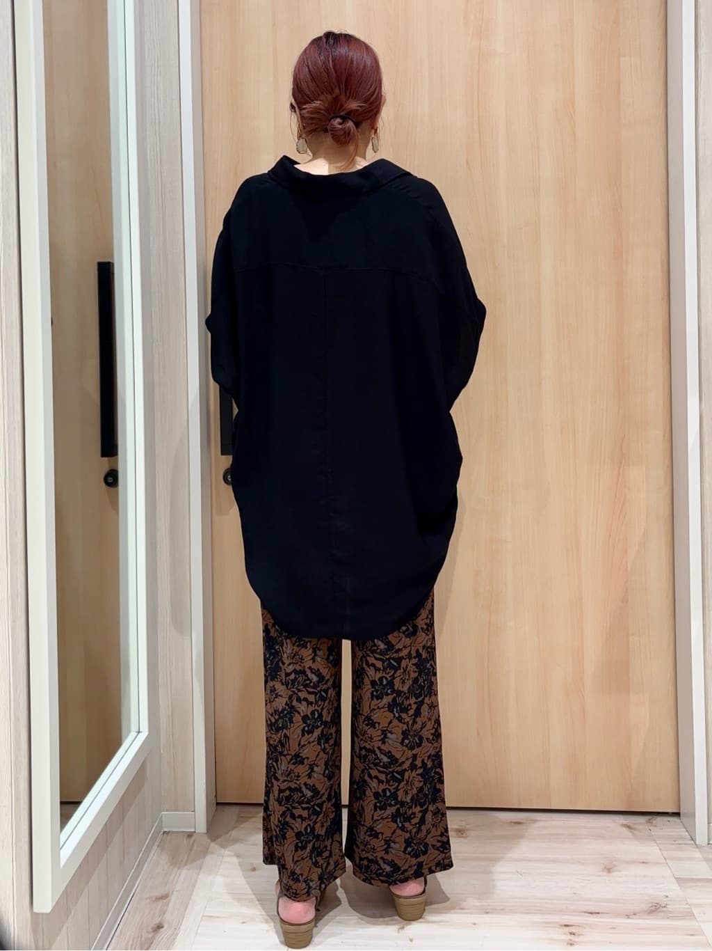 haruさんの「SHOO･LA･RUE｜【ひんやり/選べる2柄】大人のリラックスコーデに プリント柄パンツ」を使ったコーディネート