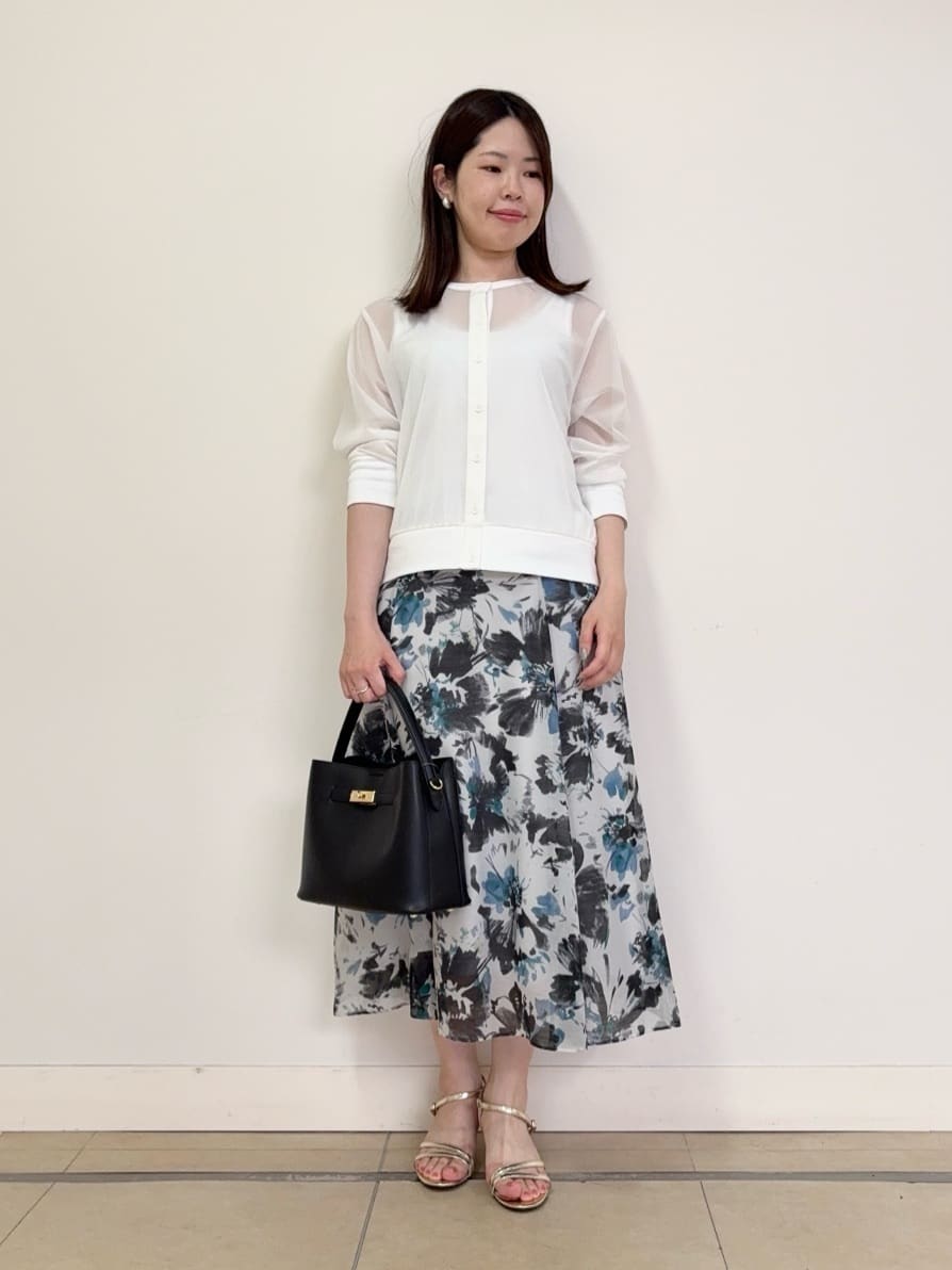 asamiさんの「UNTITLED｜【シアー/後ろウエストゴム】ペイントフラワースカート」を使ったコーディネート