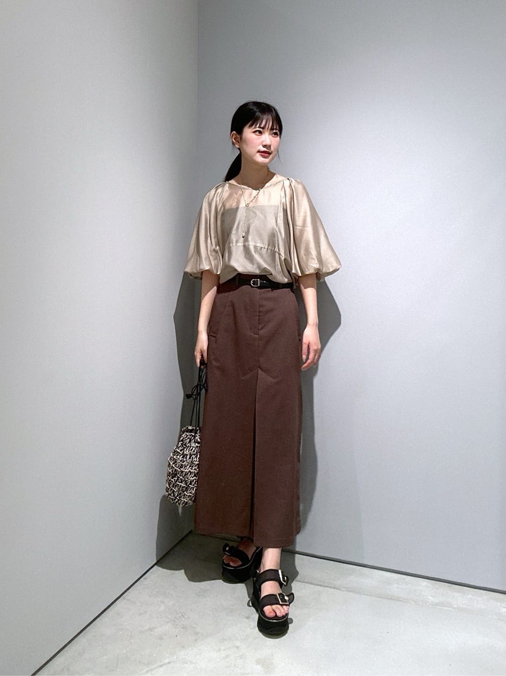 Renoさんの「INDIVI｜ボリュームスリーブブラウス」を使ったコーディネート