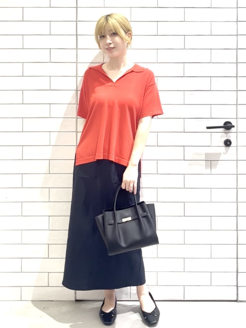 しおりさんの「OPAQUE.CLIP｜《美人百花掲載》ストレッチリネンライクタイトスカート【洗濯機洗い可】」を使ったコーディネート