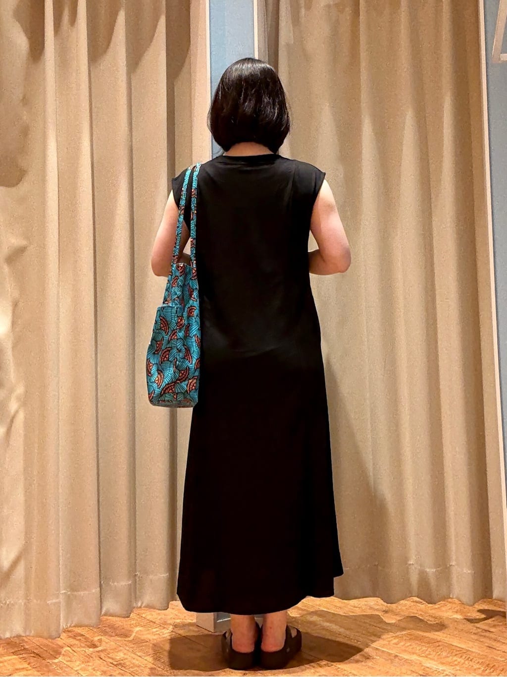 Haruさんの「SHOO･LA･RUE｜【S-LL/ひんやり】切替ラインですっきりと 1枚で着られるロングワンピース」を使ったコーディネート