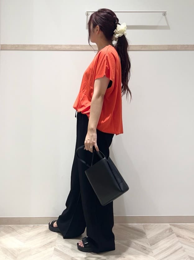 nanaさんの「SHOO･LA･RUE｜【ひんやり】裾が絞れる フレンチスリーブトップス」を使ったコーディネート