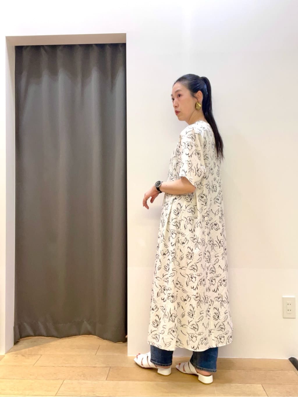 yukoさんの「INDIVI｜【褒められデニム】ワイドストレート デニムパンツ」を使ったコーディネート