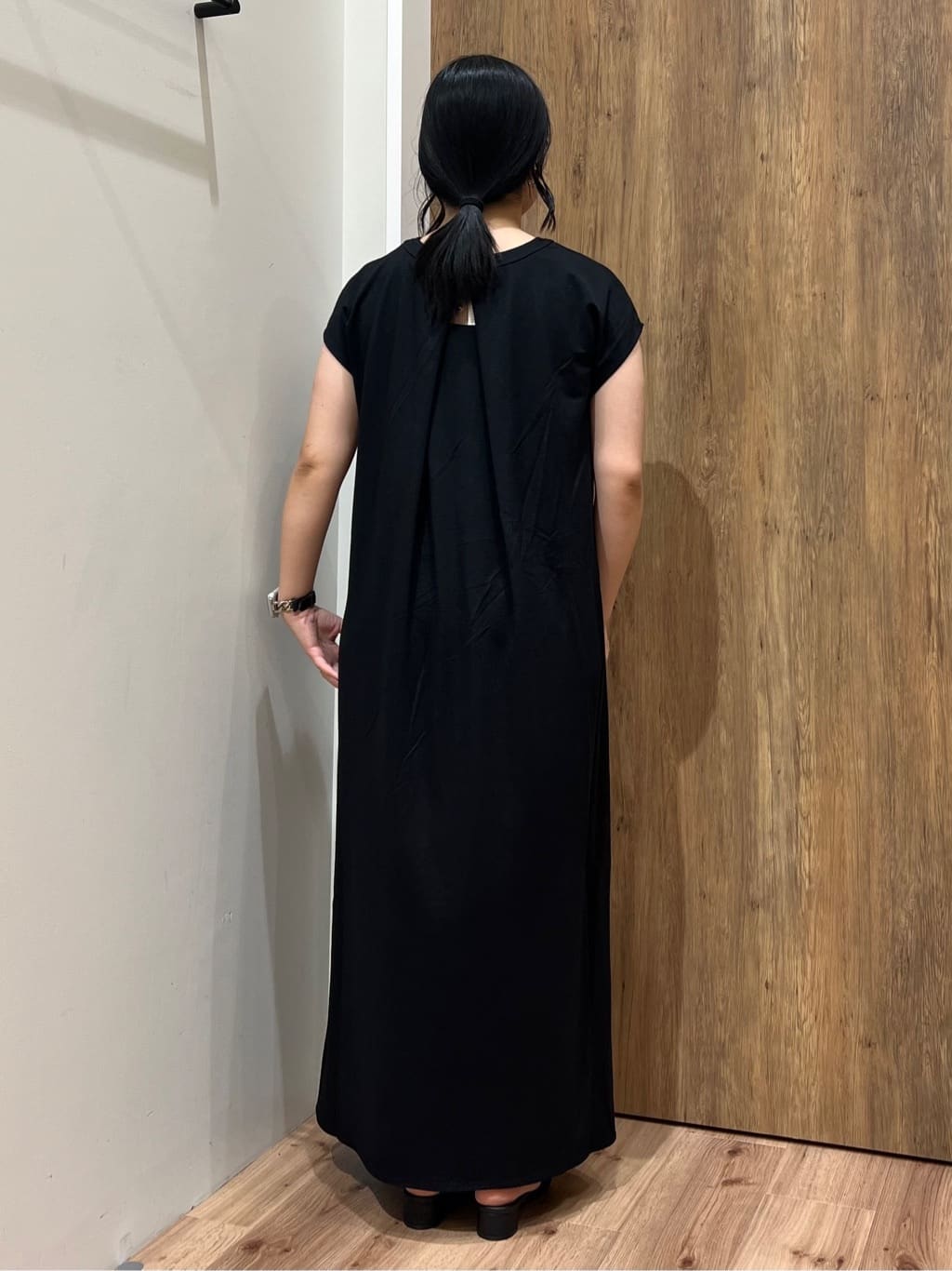 Reinaさんの「grove｜ギャザーミュールサンダル」を使ったコーディネート