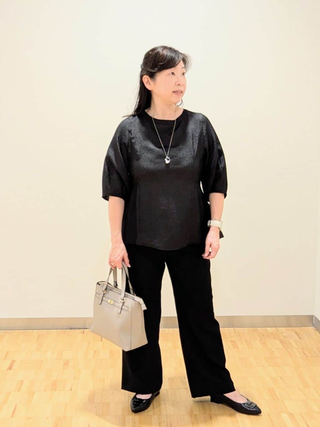 なおさんの「Reflect｜【すっきり見え！長め丈】ペプラムデザインシアーブラウス」を使ったコーディネート