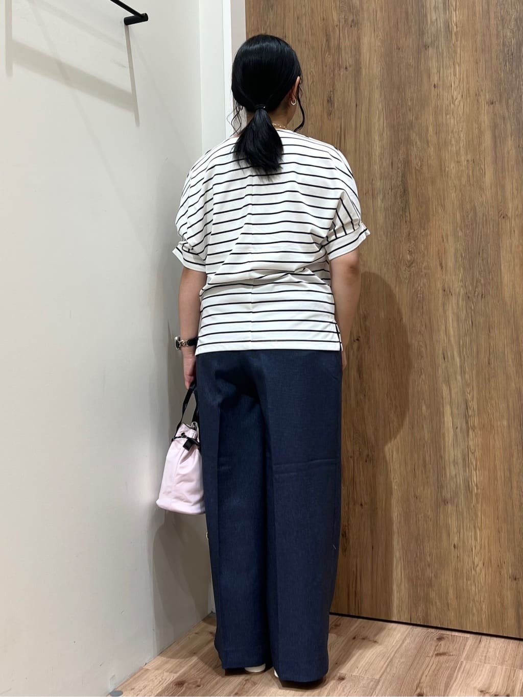 Reinaさんの「grove｜【Lee別注・撥水】巾着ハンドルショルダー」を使ったコーディネート