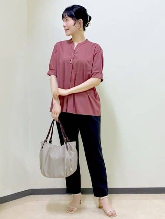  beni_gingerさんの「Reflect｜【すっきり見え！長め丈／マシンウォッシュ可】スキッパーネックジャージトップス」を使ったコーディネート