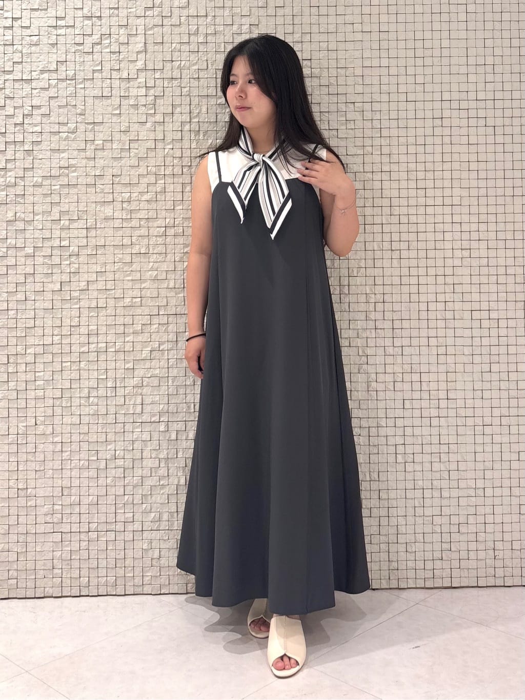 MEGUMIさんの「INDIVI｜【UVケア】エアリージョーゼット キャミワンピース」を使ったコーディネート