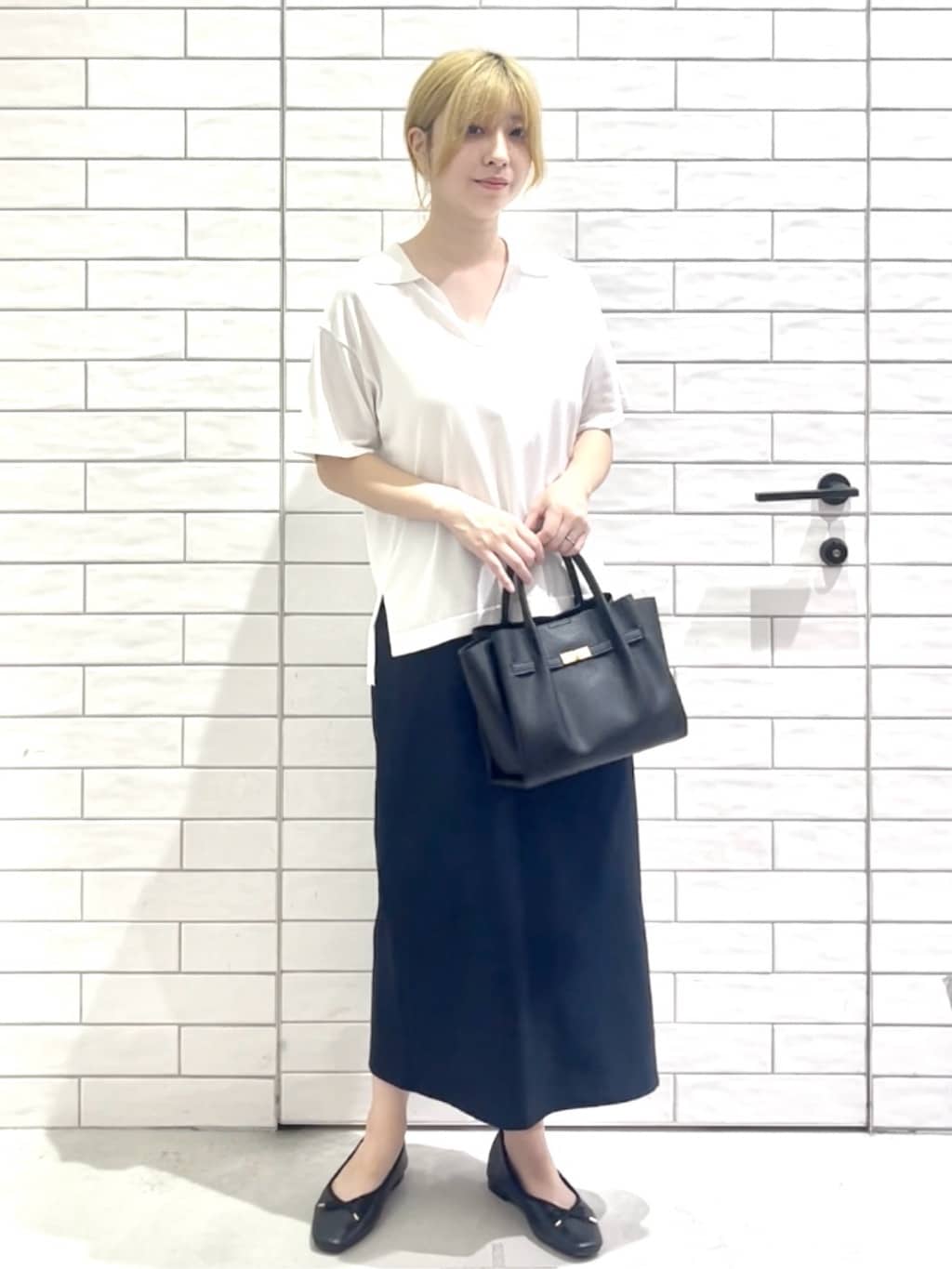しおりさんの「OPAQUE.CLIP｜《美人百花掲載》ストレッチリネンライクタイトスカート【洗濯機洗い可】」を使ったコーディネート
