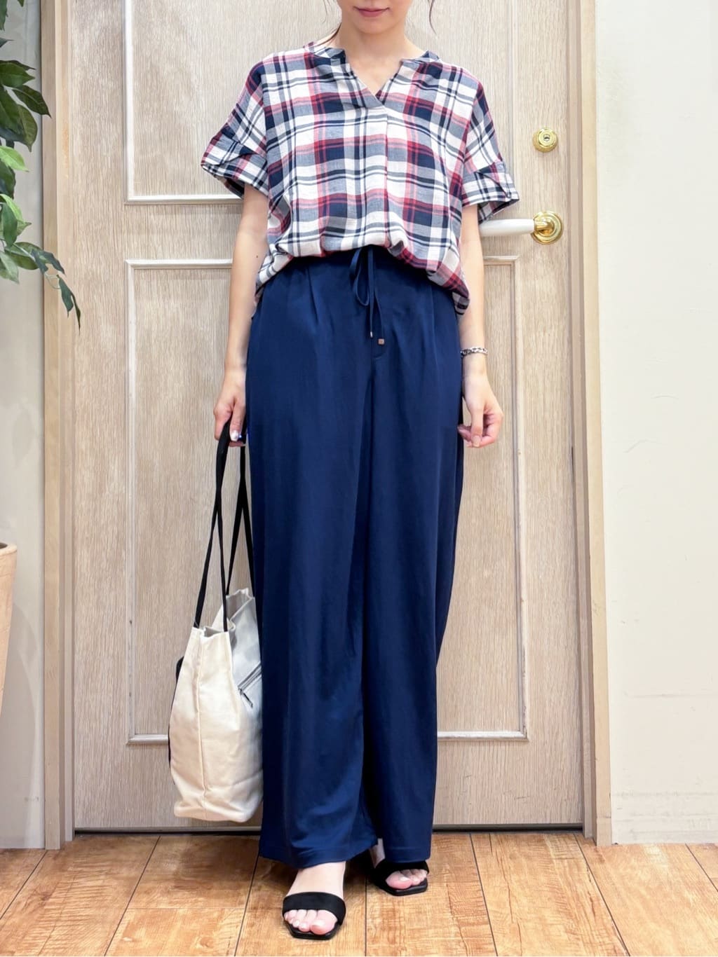 なみさんの「SHOO･LA･RUE｜【S-LL】きれいに体型カバー さらシャリコットン スキッパーシャツ」を使ったコーディネート