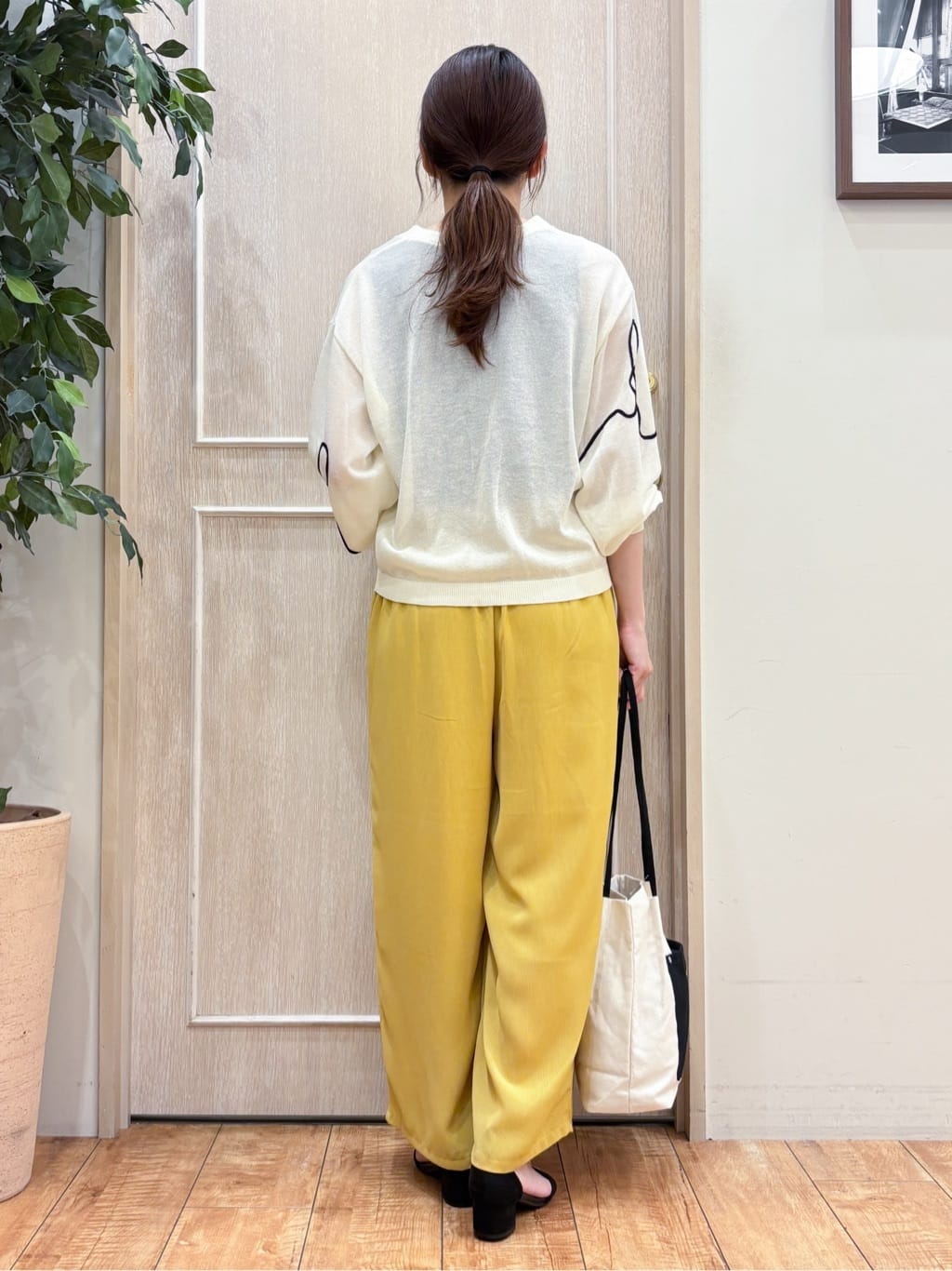 なみさんの「SHOO･LA･RUE｜ニュアンスデザインがこなれ見え 刺繍デザイン シアーカーディガン」を使ったコーディネート