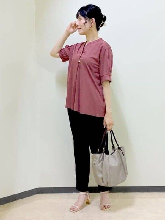  beni_gingerさんの「Reflect｜【すっきり見え！長め丈／マシンウォッシュ可】スキッパーネックジャージトップス」を使ったコーディネート