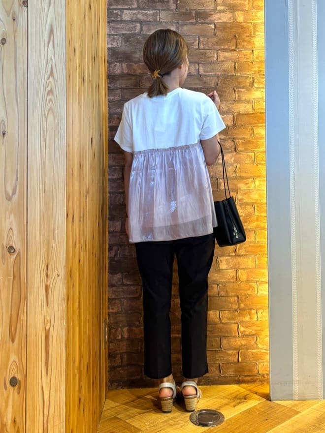 mieさんの「SHOO･LA･RUE｜【S-LL/ひんやり】きれいめにもカジュアルにも サブリナパンツ」を使ったコーディネート