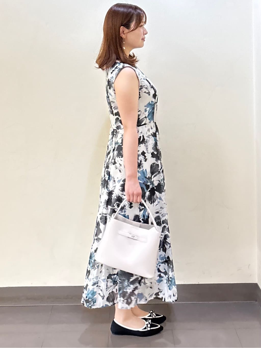 いくみさんの「UNTITLED｜【シアー/エレガント/花柄/夏ワンピ】ペイントフラワーワンピース」を使ったコーディネート