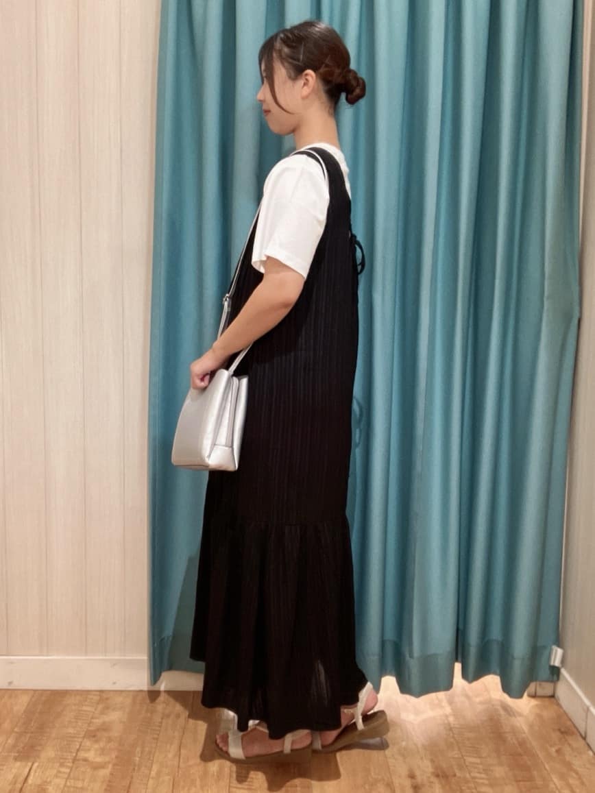 Riさんの「SHOO･LA･RUE｜【S-LL】後ろ姿も抜かりなく 1枚でサマ見え ティアードワンピース」を使ったコーディネート