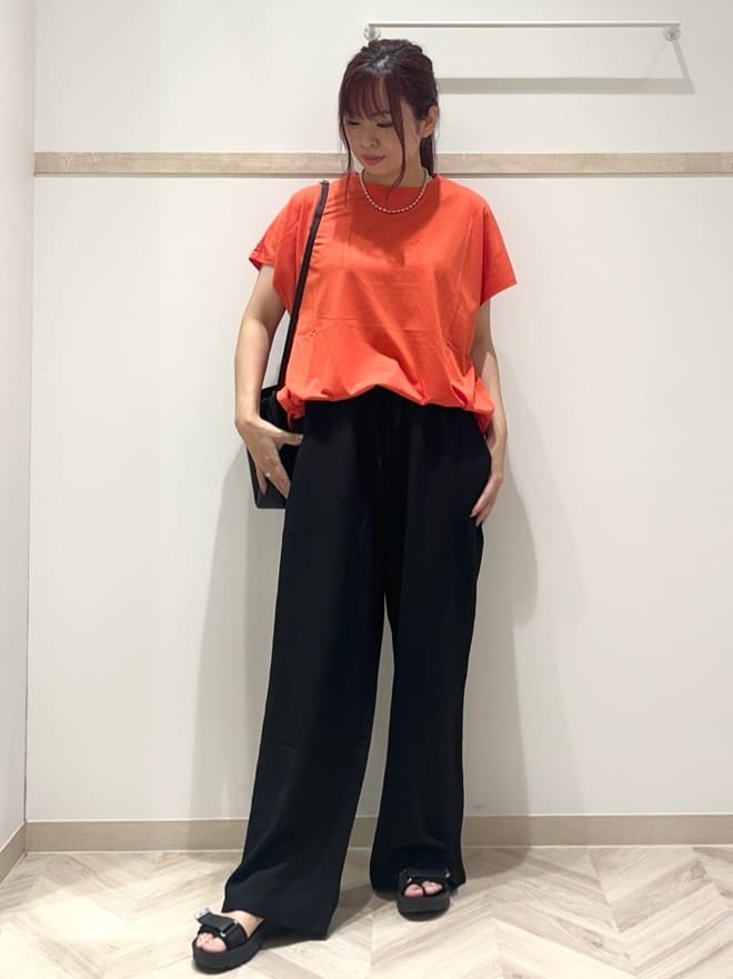 nanaさんの「SHOO･LA･RUE｜【ひんやり】裾が絞れる フレンチスリーブトップス」を使ったコーディネート