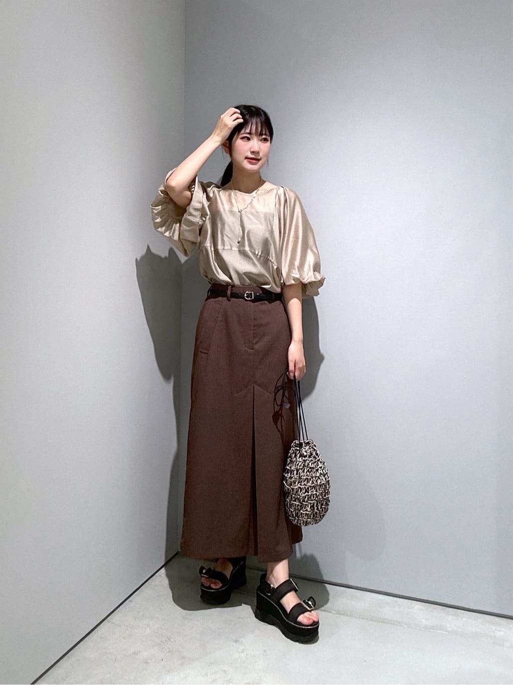 Renoさんの「INDIVI｜ボリュームスリーブブラウス」を使ったコーディネート