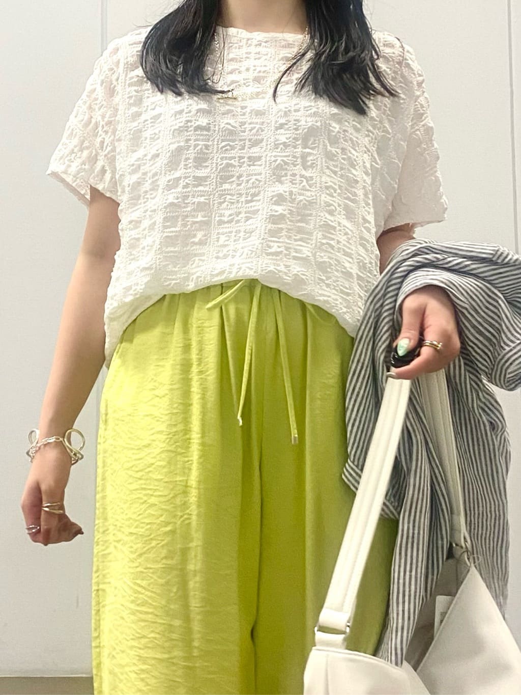 misakiさんの「INDIVI｜◆【毎年人気！／フレンチリネン】5分袖バンドカラーブラウス」を使ったコーディネート