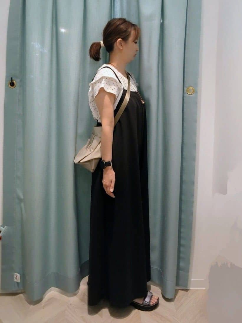 やすさんの「SHOO･LA･RUE｜【S-LL/ひんやり】きちんと見えで好印象 ドット柄デザイントップス」を使ったコーディネート