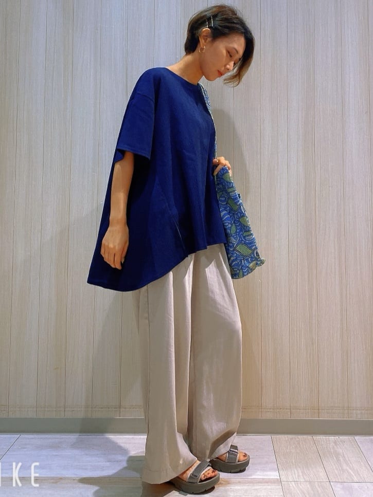 suzuさんの「SHOO･LA･RUE｜【S-LL/洗える/体型カバー/5分袖】涼しくきれいに決まる Aライントップス」を使ったコーディネート