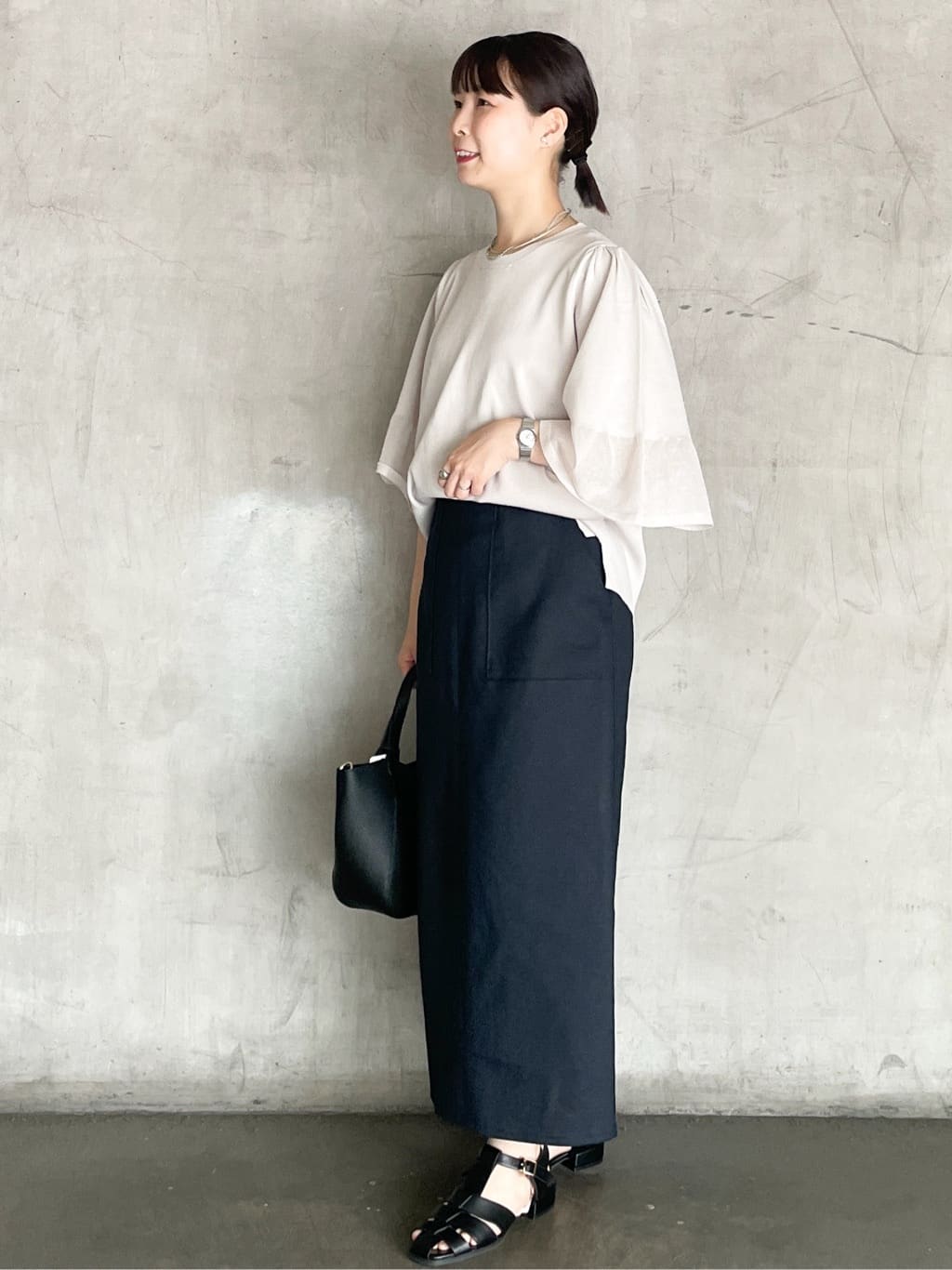 tomokoさんの「OPAQUE.CLIP｜【軽量／2WAY】コインカシメシュリンクミドルトートバッグ」を使ったコーディネート