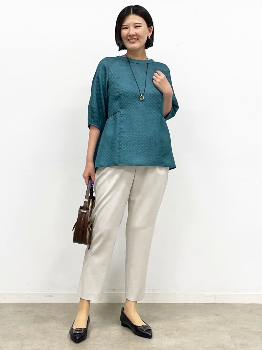 あやたかさんの「Reflect｜【すっきり見え！長め丈】ペプラムデザインシアーブラウス」を使ったコーディネート